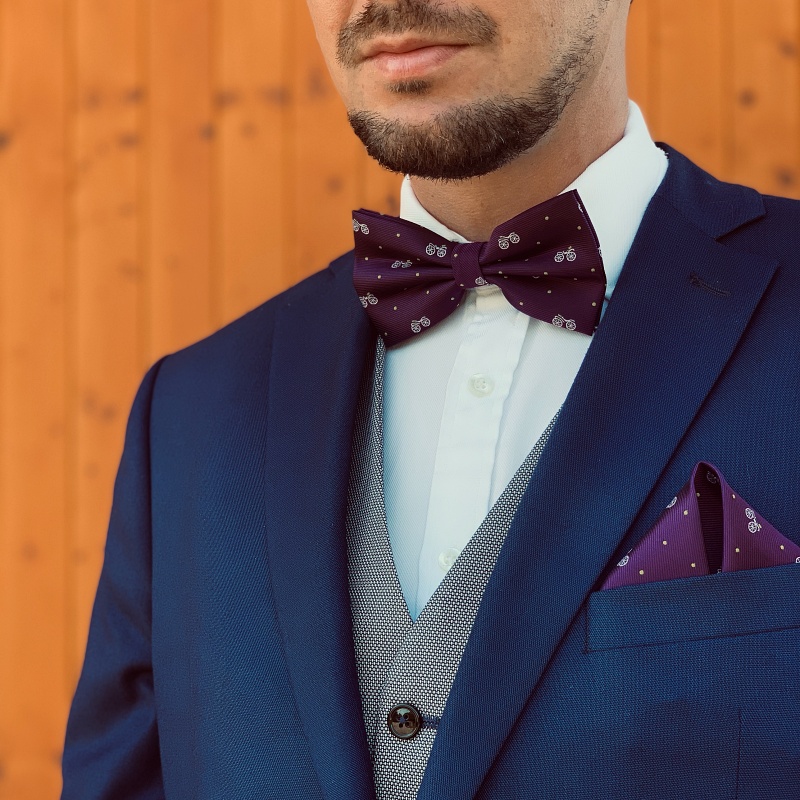 Fialový kapesník do saka Kočár