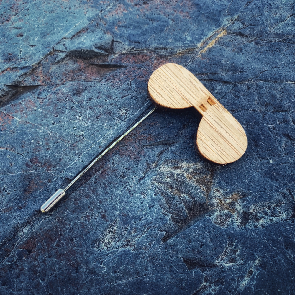 Dřevěná brož Brýle pilotky 