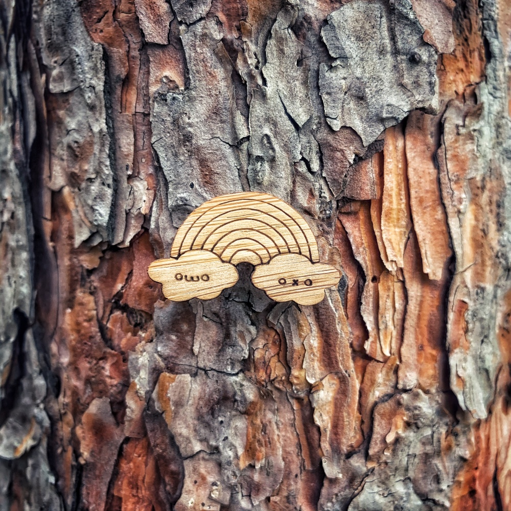 Dřevěná brož Duha s mráčky 