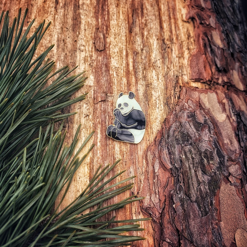 Zlatá brož Panda
