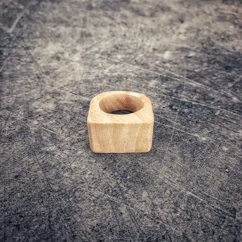 Béžový dřevěný prsten Wood vel. 17