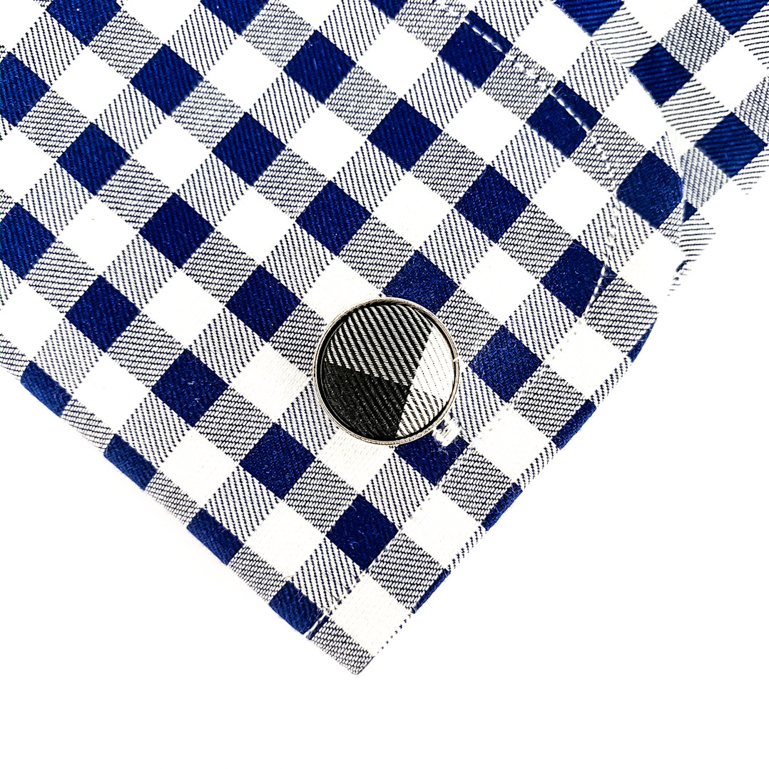 Stříbrno - černý set kravata, kapesník a manžetové knoflíčky Mřížka