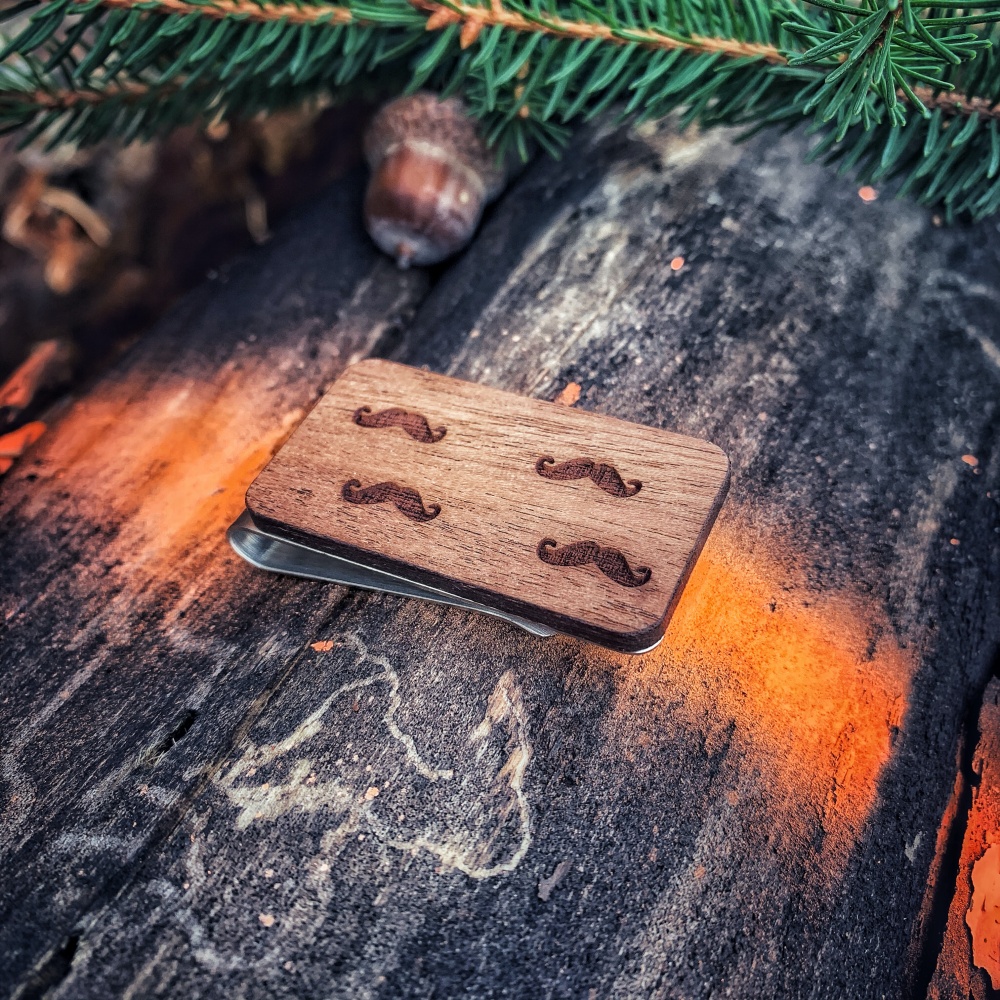 Dřevěná spona na peníze Wood Knírky 