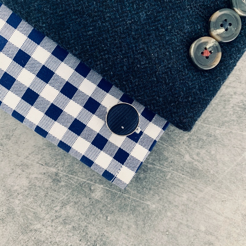 Tmavě modrý set - motýlek + kapesník + manžetové knoflíčky Tečky 