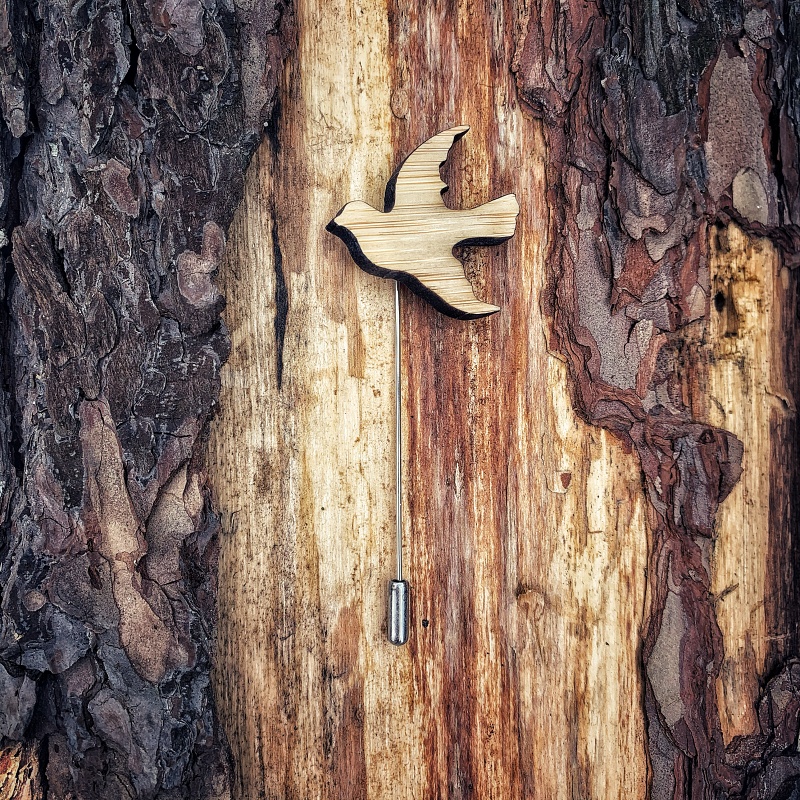 Dřevěná brož Letící vlaštovka 