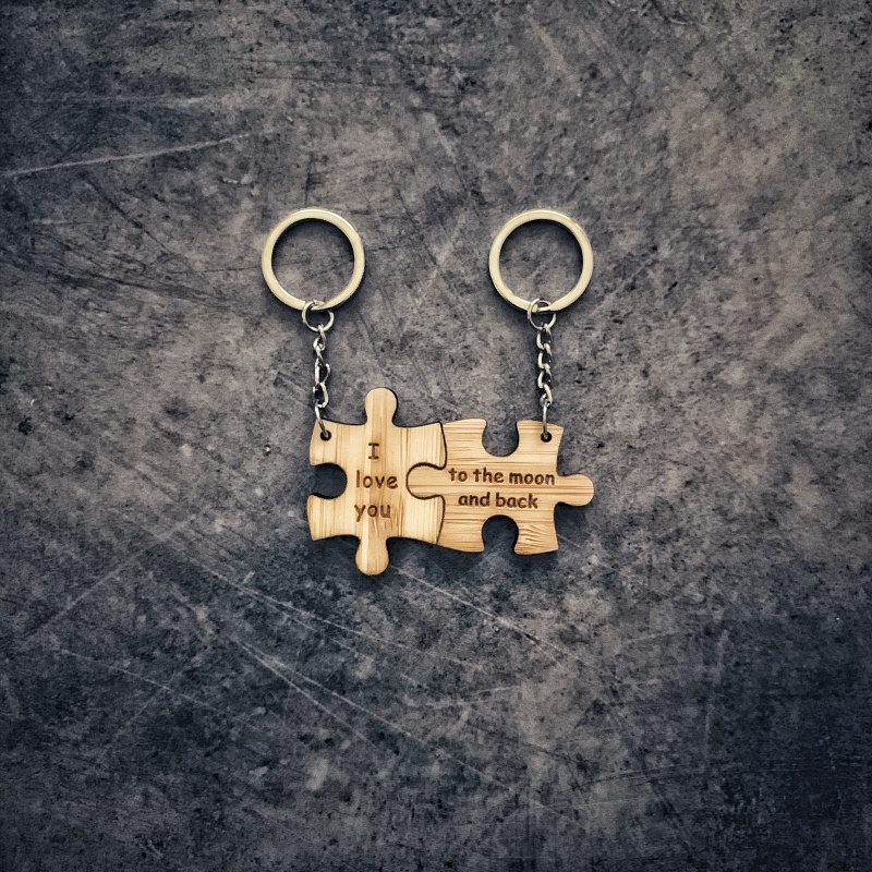 Dřevěná klíčenka Puzzle I love you to the moon and back
