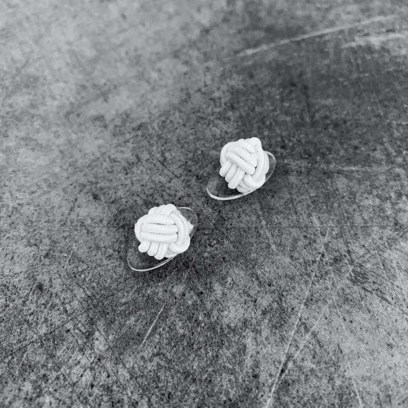 Bílé manžetové knoflíčky Ball plastic