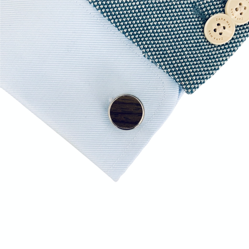 Dřevěný hnědý set - motýlek Sharp Rounded + manžetové knoflíčky + kapesník