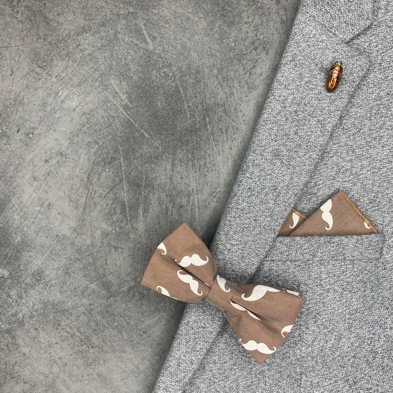 Hnědý set motýlek a kapesník Knír 