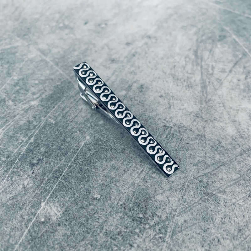 Stříbrno - černá spona na kravatu Snake