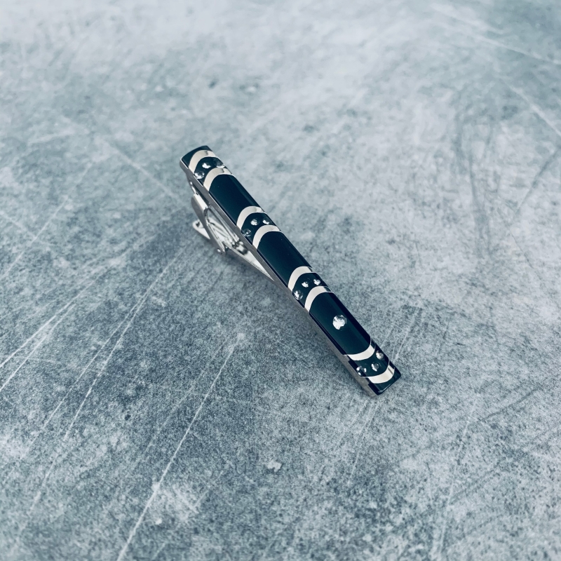 Stříbrno - černá spona na kravatu Winker