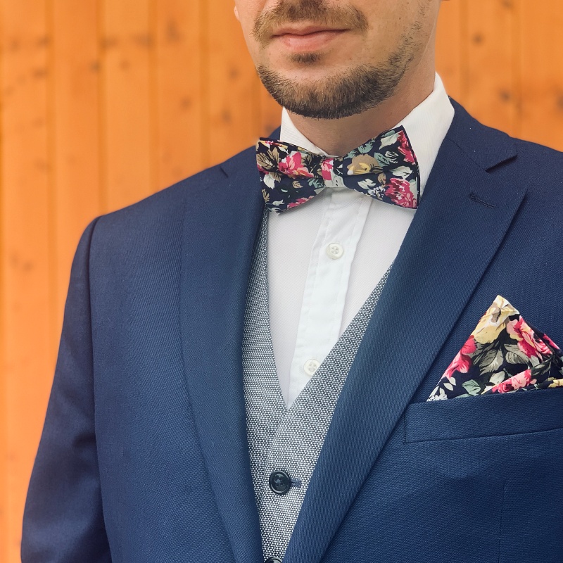 Modrý set kravata, motýlek a kapesník Růže 