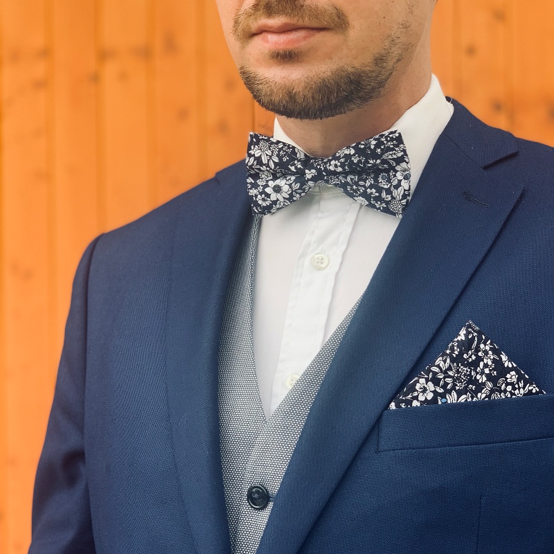Modrý set kravata, motýlek a kapesník Flower 