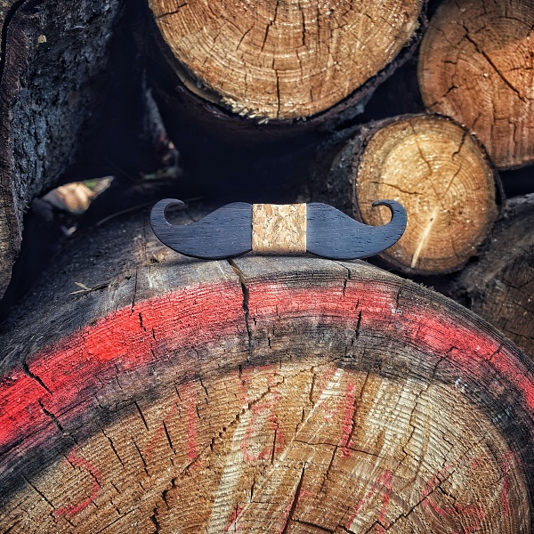 Dřevěný pánský motýlek Knír Korek wenge