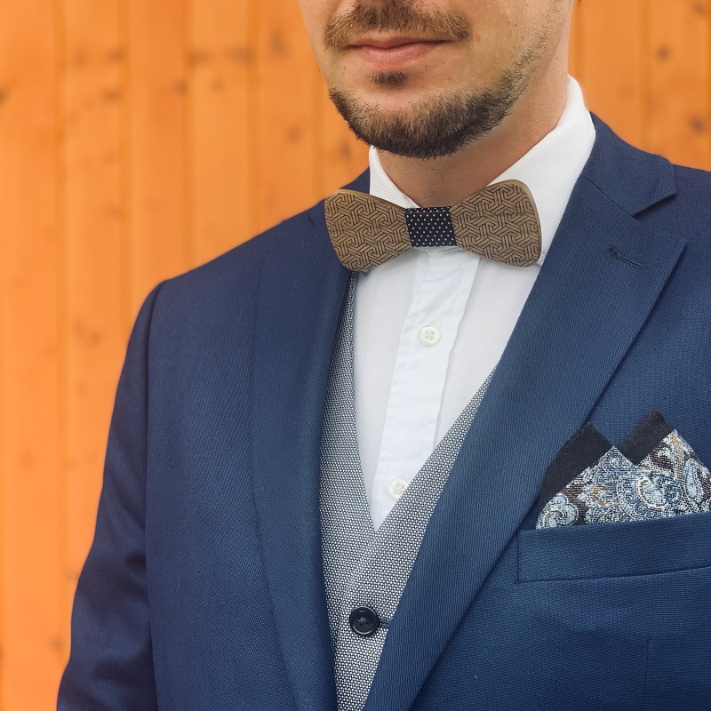 Dřevěný pánský motýlek Geo dots 