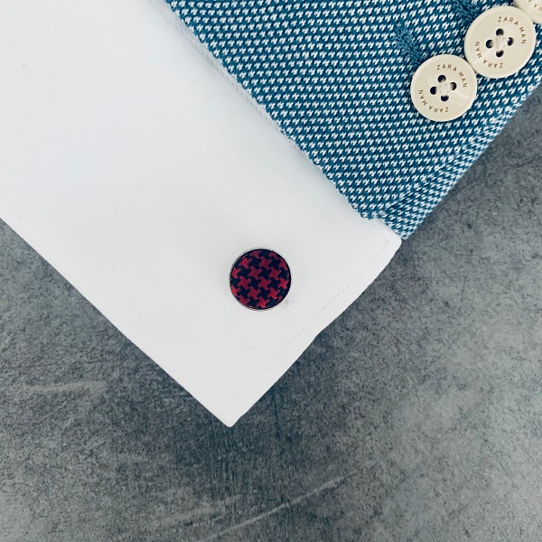 Červeno - černý set Houndstooth - kravata, kapesník a manžetové knoflíčky + brož 