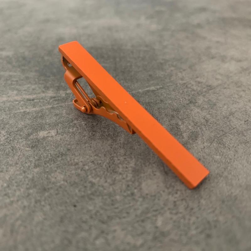 Oranžová matná spona na kravatu Matte - 5 cm 