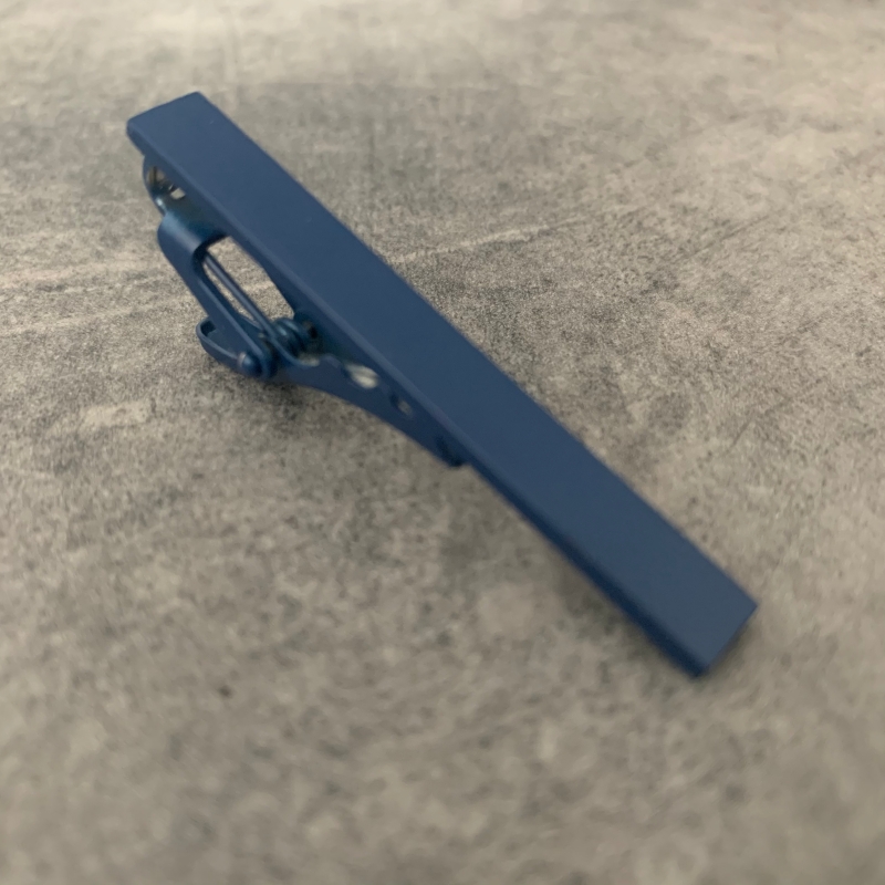 Tmavě modrá matná spona na kravatu Matte - 5 cm 