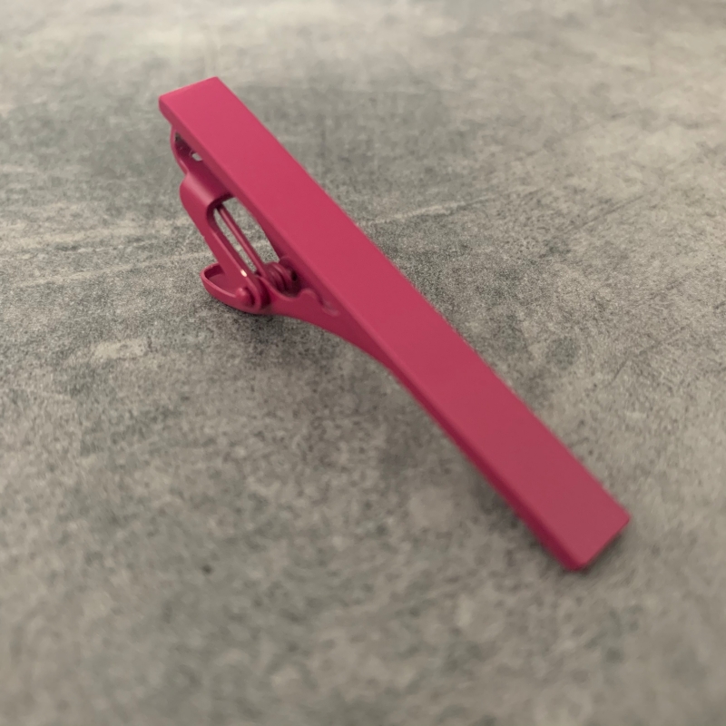 Tmavě růžová matná spona na kravatu Matte - 5 cm 