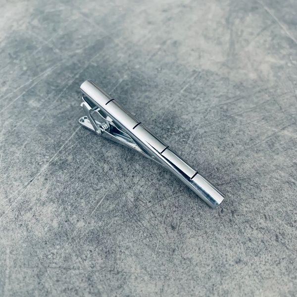 Spona na kravatu 4 Incision