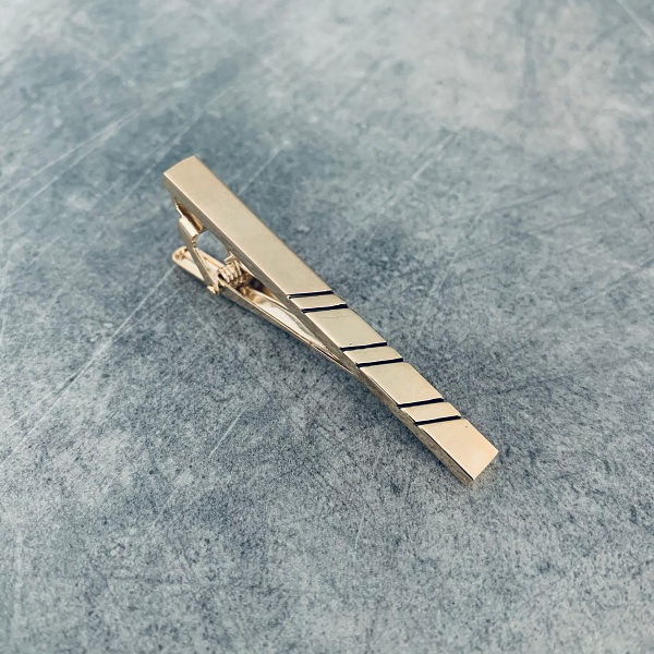 Zlatá spona na kravatu 6 Incision