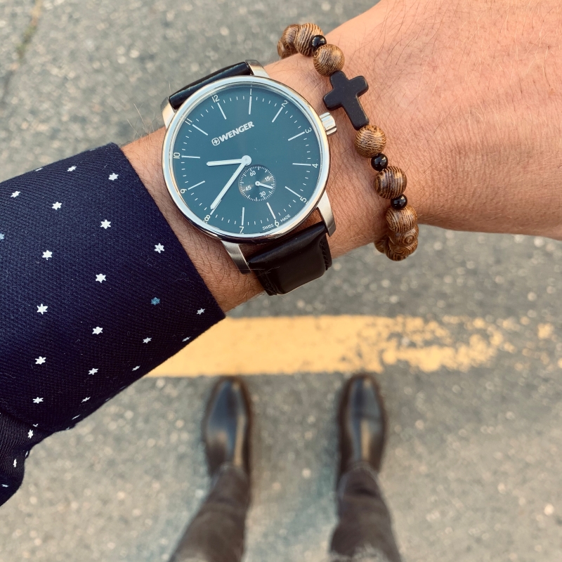 Hnědý náramek Kříž 