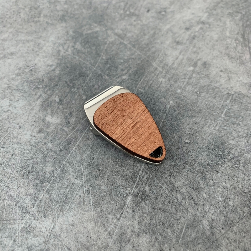 Dřevěná klíčenka Triangle Wood s otvírákem na pivo 