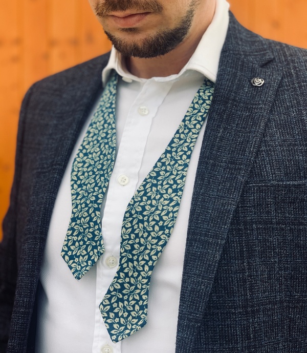 Modrý vázací motýlek Listy