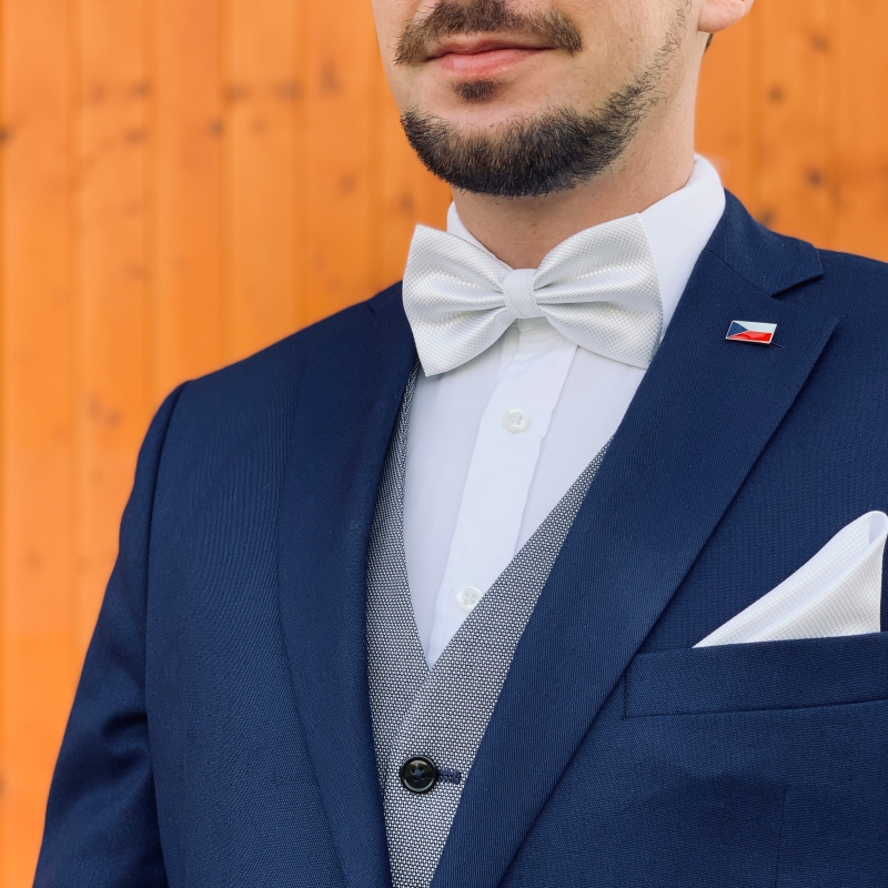 Bílý set kravata, motýlek, kapesník a manžetové knoflíčky Plaid