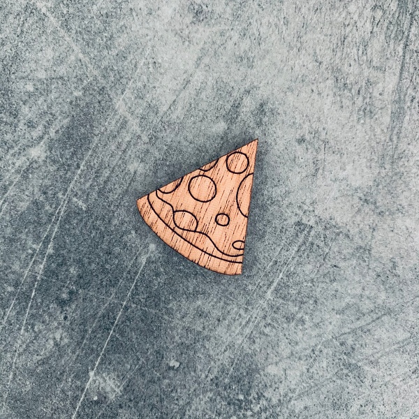 Dřevěná brož Pizza 