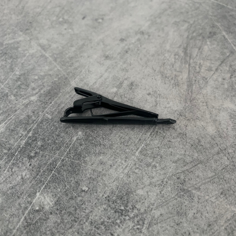 Černá spona na kravatu Psací pero 