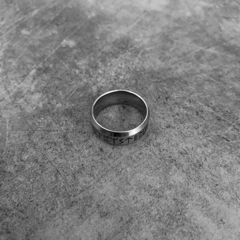 Stříbrný prsten Runy vel. 8