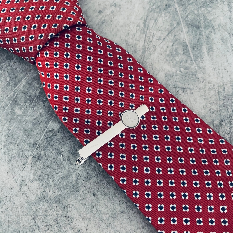 Stříbrný set - spona na kravatu a manžetové knoflíčky Iniciál K