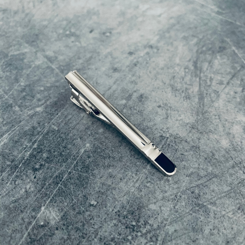 Stříbrná spona na kravatu Finger black 