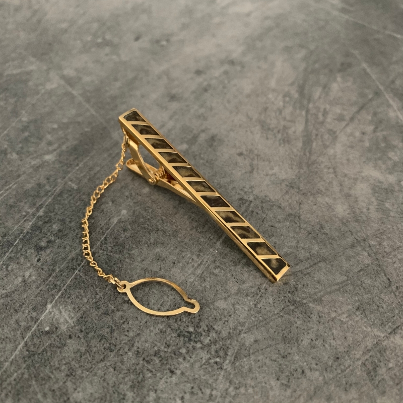 Zlatá spona na kravatu Giraffe