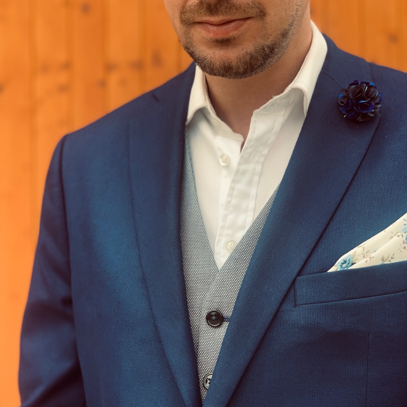 Bílo - modrý kapesník do saka Rose