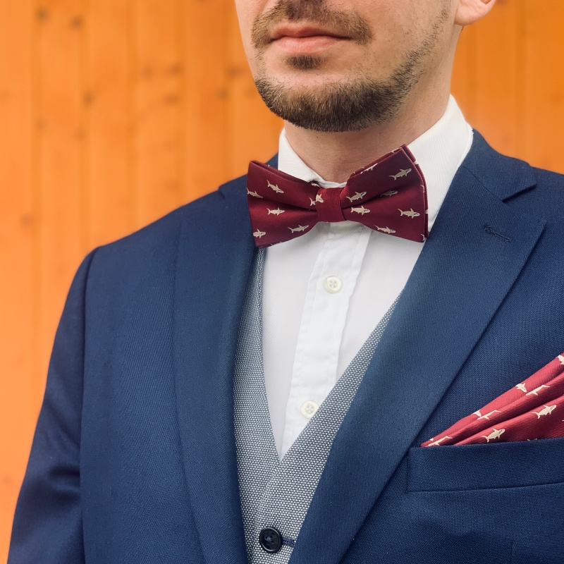 Červený set - kravata, motýlek a kapesník Žralok