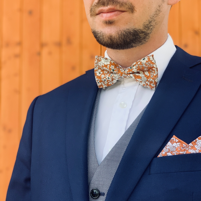 Oranžový set kravata, motýlek a kapesník Flower 