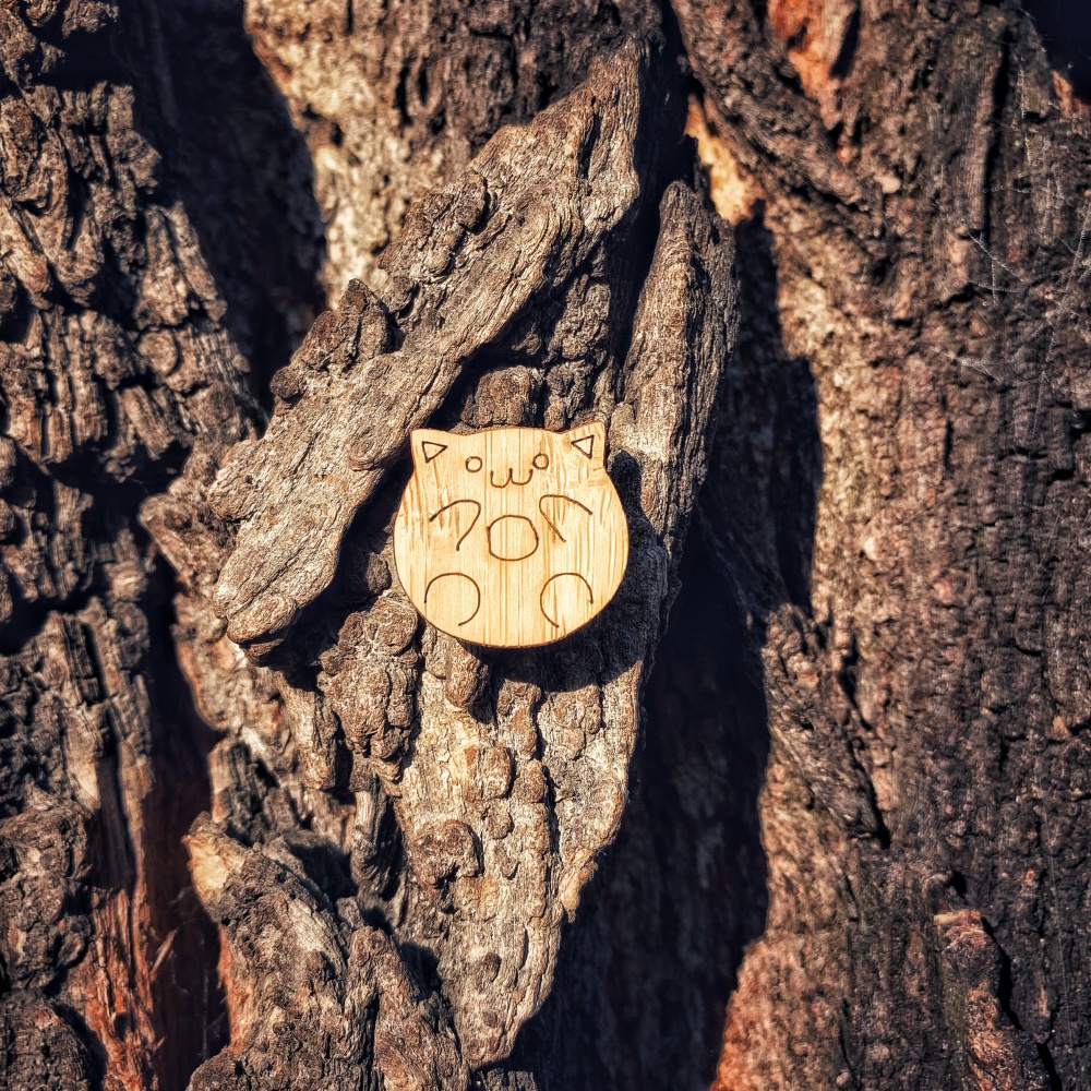 Dřevěná brož Tlustá kočka 