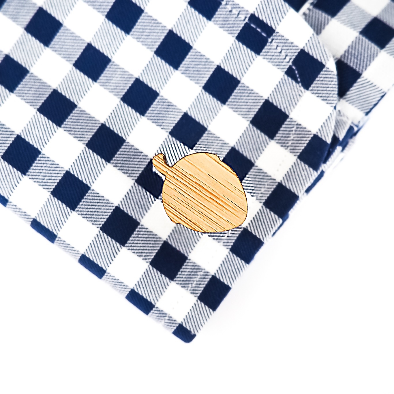 Dřevěné manžetové knoflíčky Veverka a oříšek