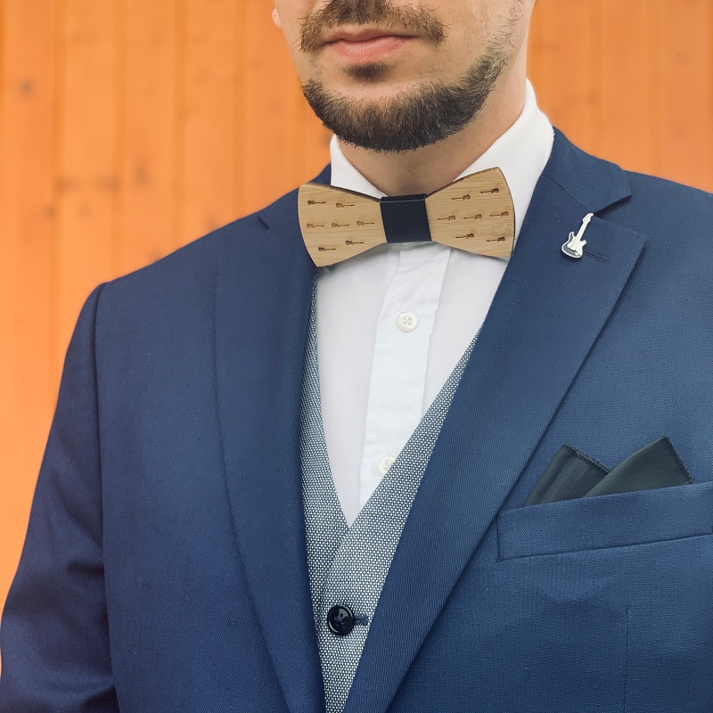 Dřevěný pánský motýlek Kytara