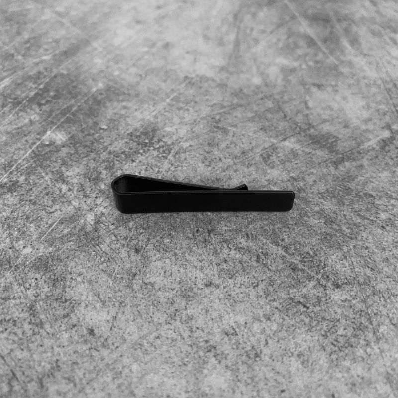 Černá metalická spona na kravatu Mini