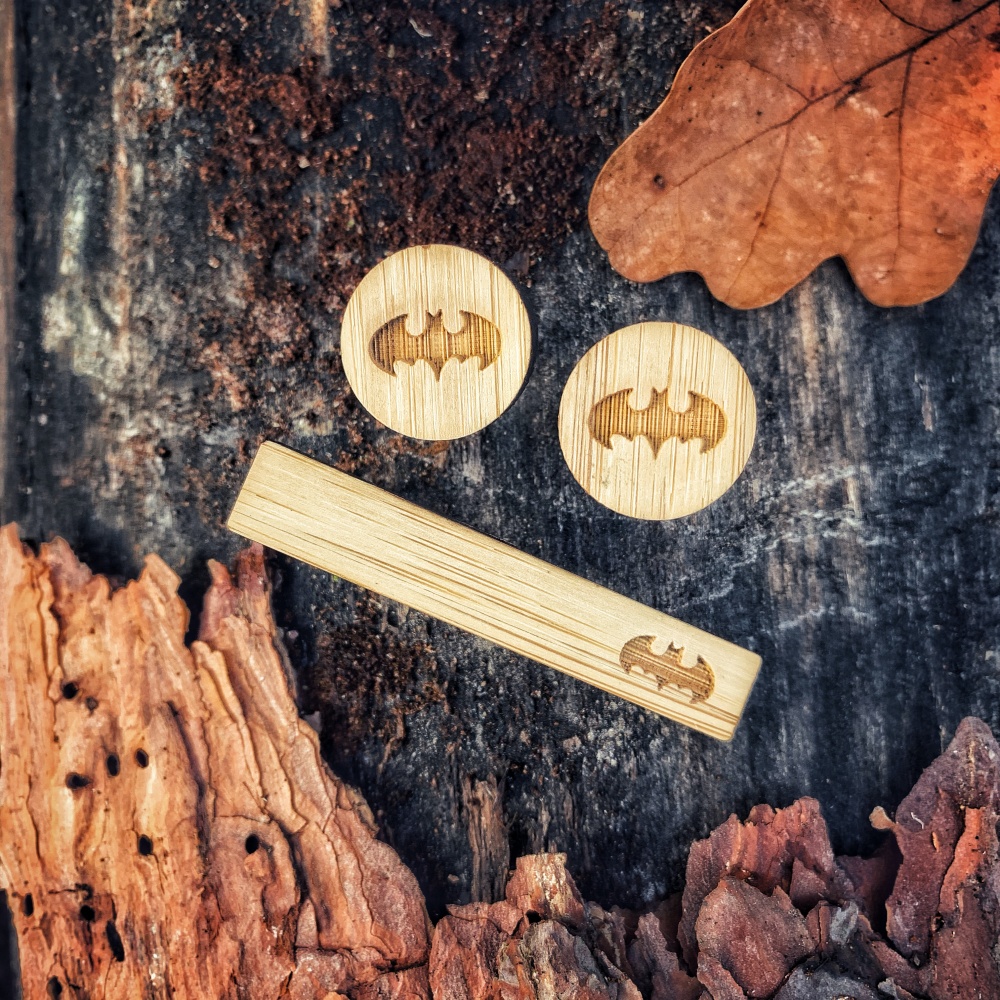 Dřevěný set - spona na kravatu a manžetové knoflíčky Batman logo