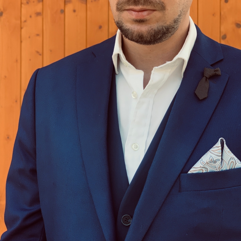 Černá brož Kravata 