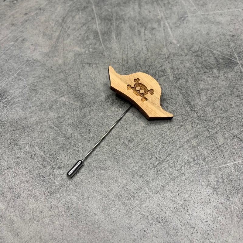 Dřevěná brož Pirátský klobouk 