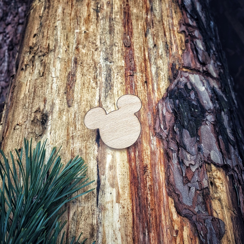 Dřevěná brož Mickey 