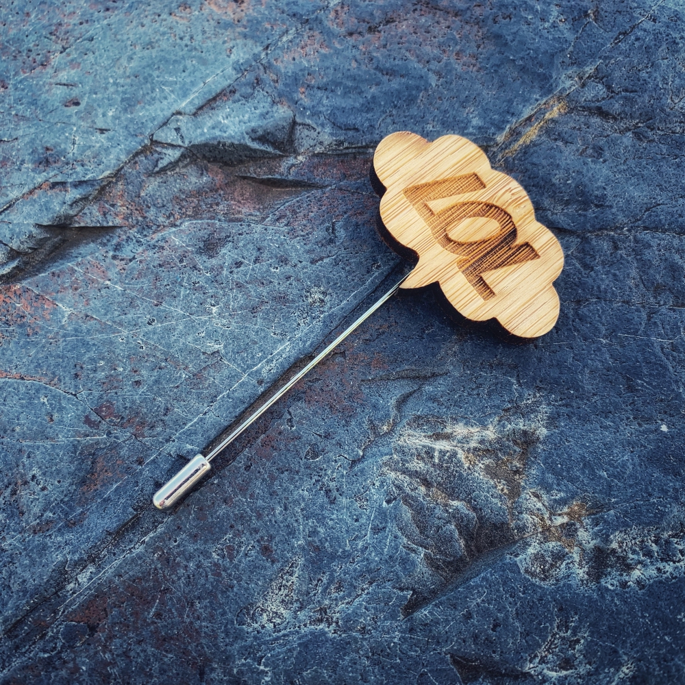 Dřevěná brož LOL