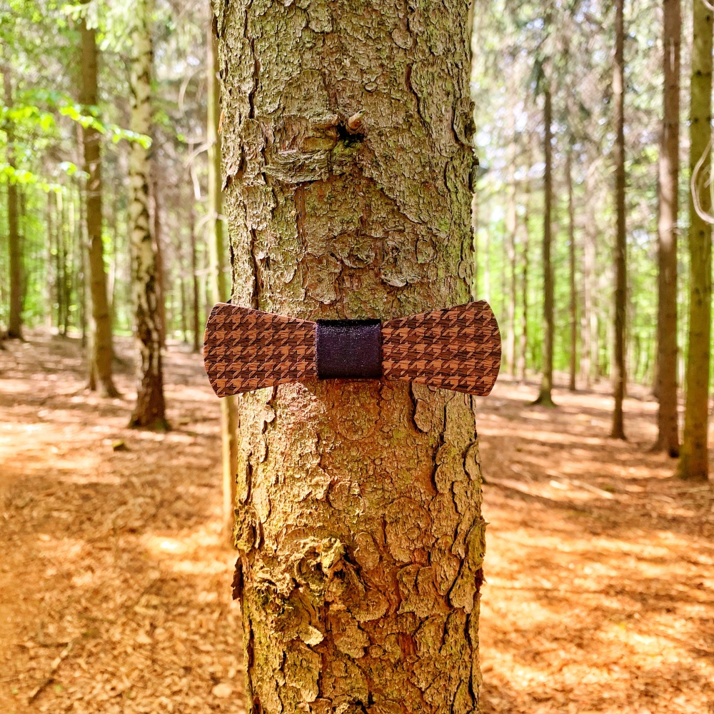 Dřevěný pánský motýlek Mahoosive Doutník Houndstooth - black semiš 