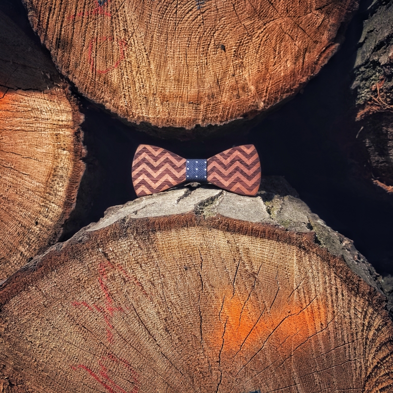 Dřevěný pánský motýlek Mahoosive Cik - Cak křížky