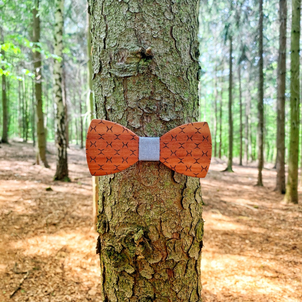 Dřevěný pánský motýlek Mahoosive Spider - černobílý